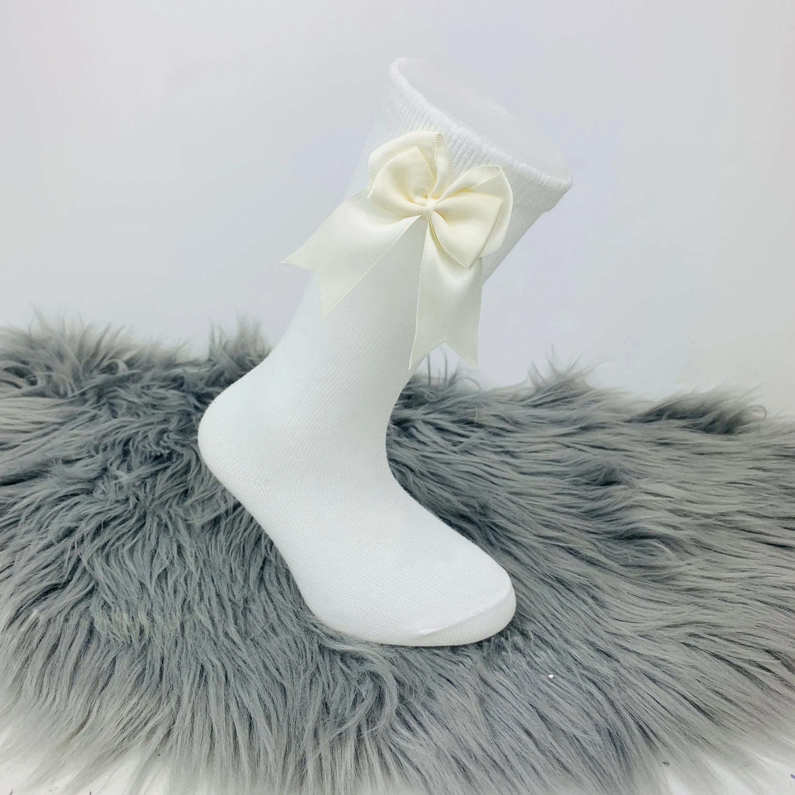 Cream Knee High Double Side Bow Spanish Socks
